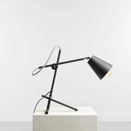 1-arte-table-2-male.webp